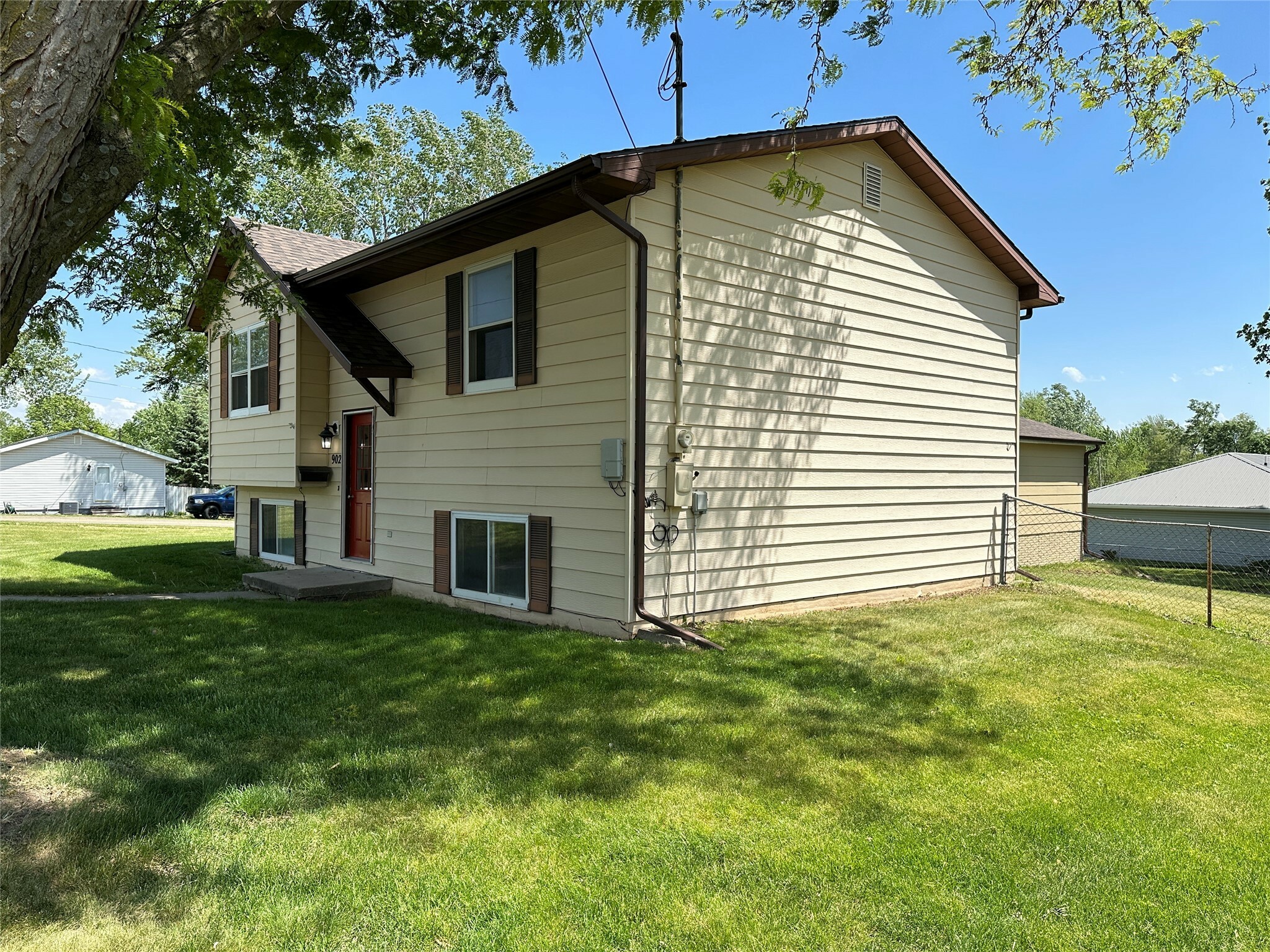 Property Photo: 902 Jennings Street IA 50138
