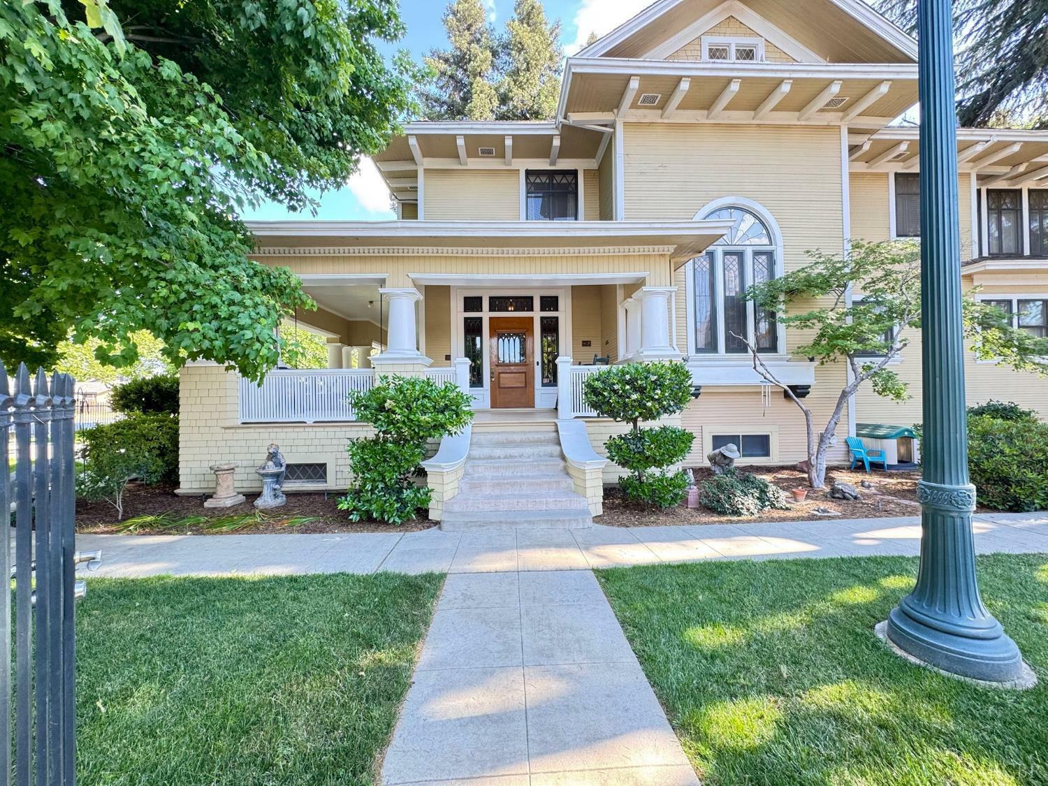 631 N Encina Street  Visalia CA 93291 photo