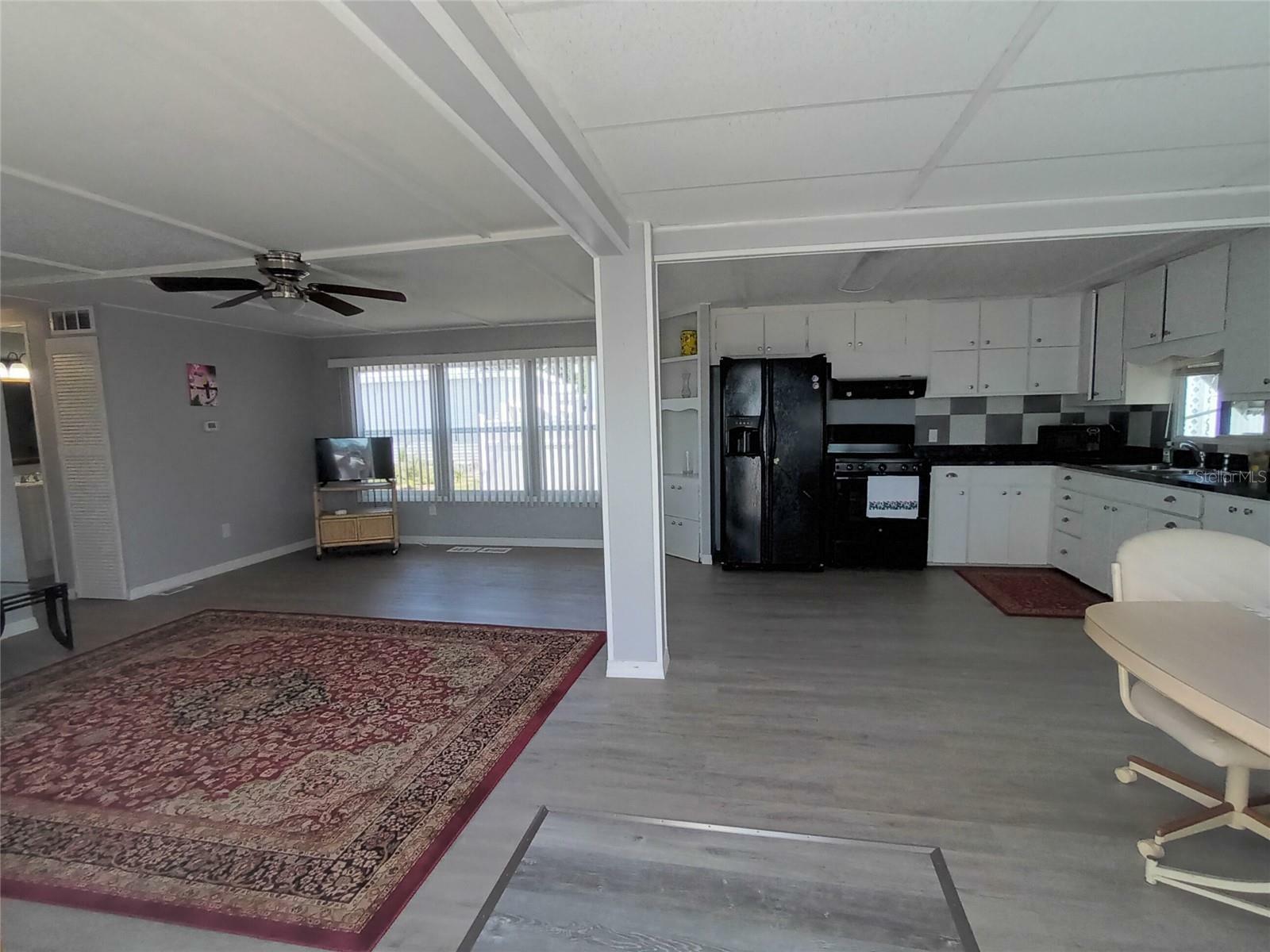 Property Photo: 5118 Oakland Hills Avenue FL 34234