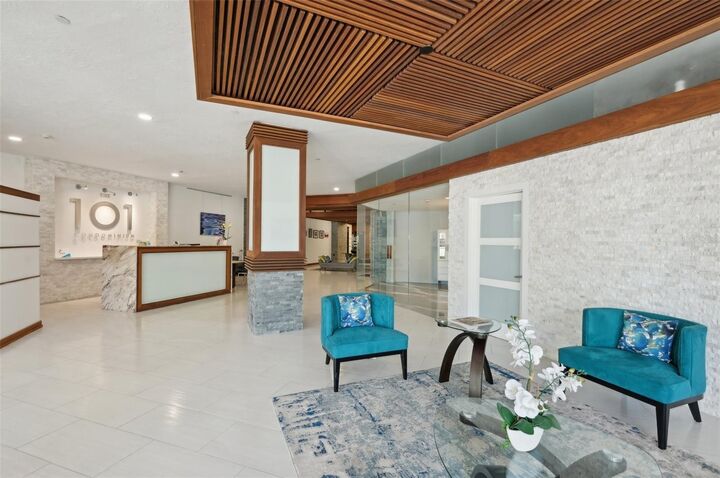 Property Photo: 101 S Gulfstream Avenue 6C FL 34236