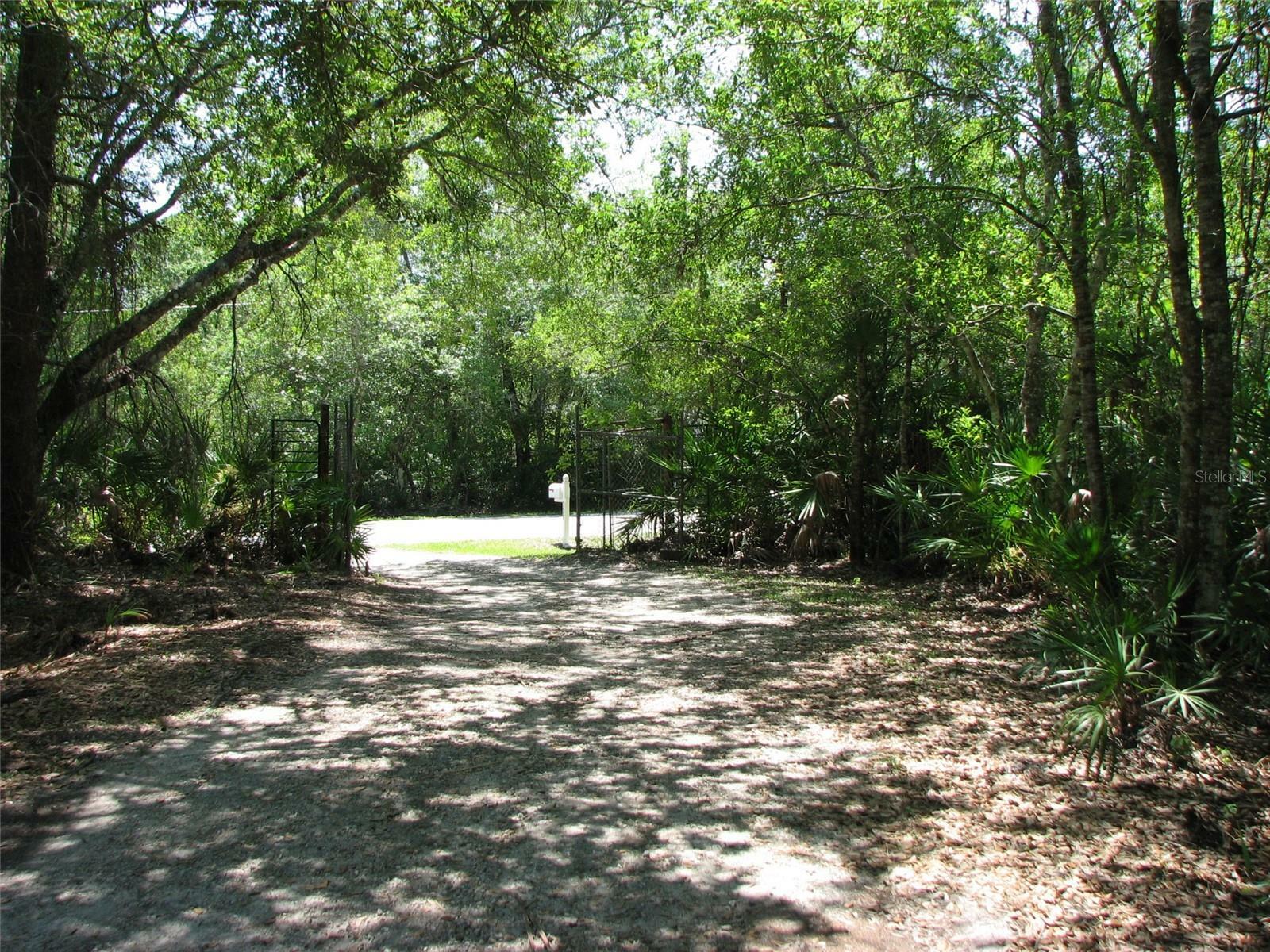 Property Photo: 736 Guy Road FL 32828