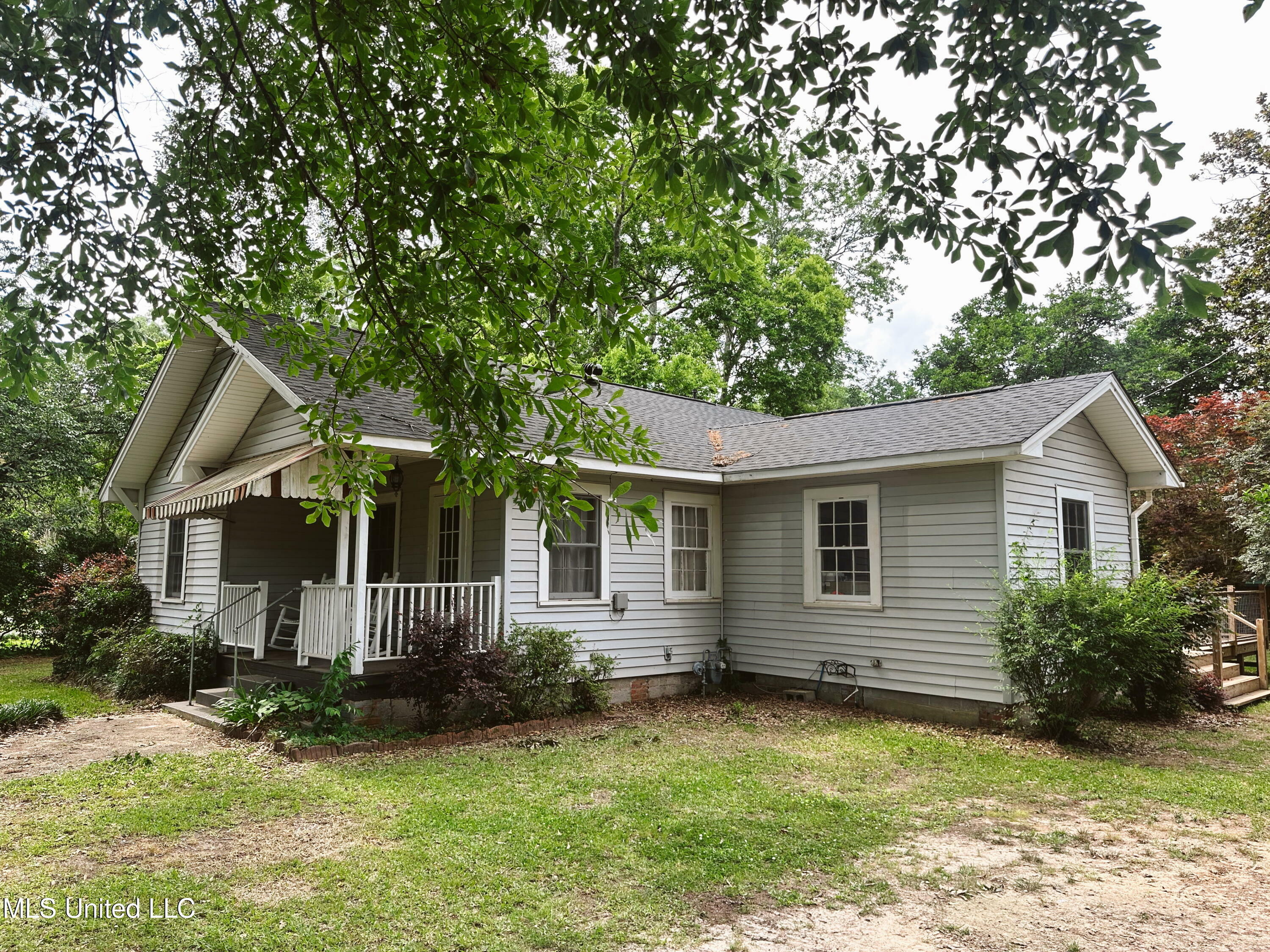 Property Photo:  90 Holmes Street  MS 39452 