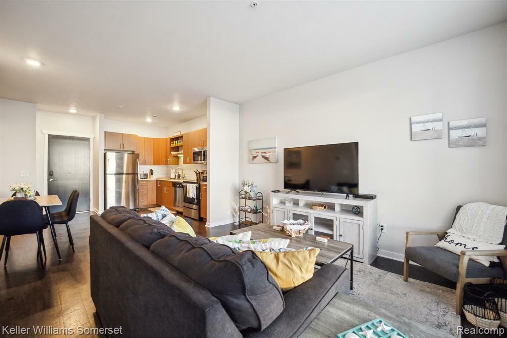 Property Photo:  630 S Garfield Avenue 107  MI 49686 3492 