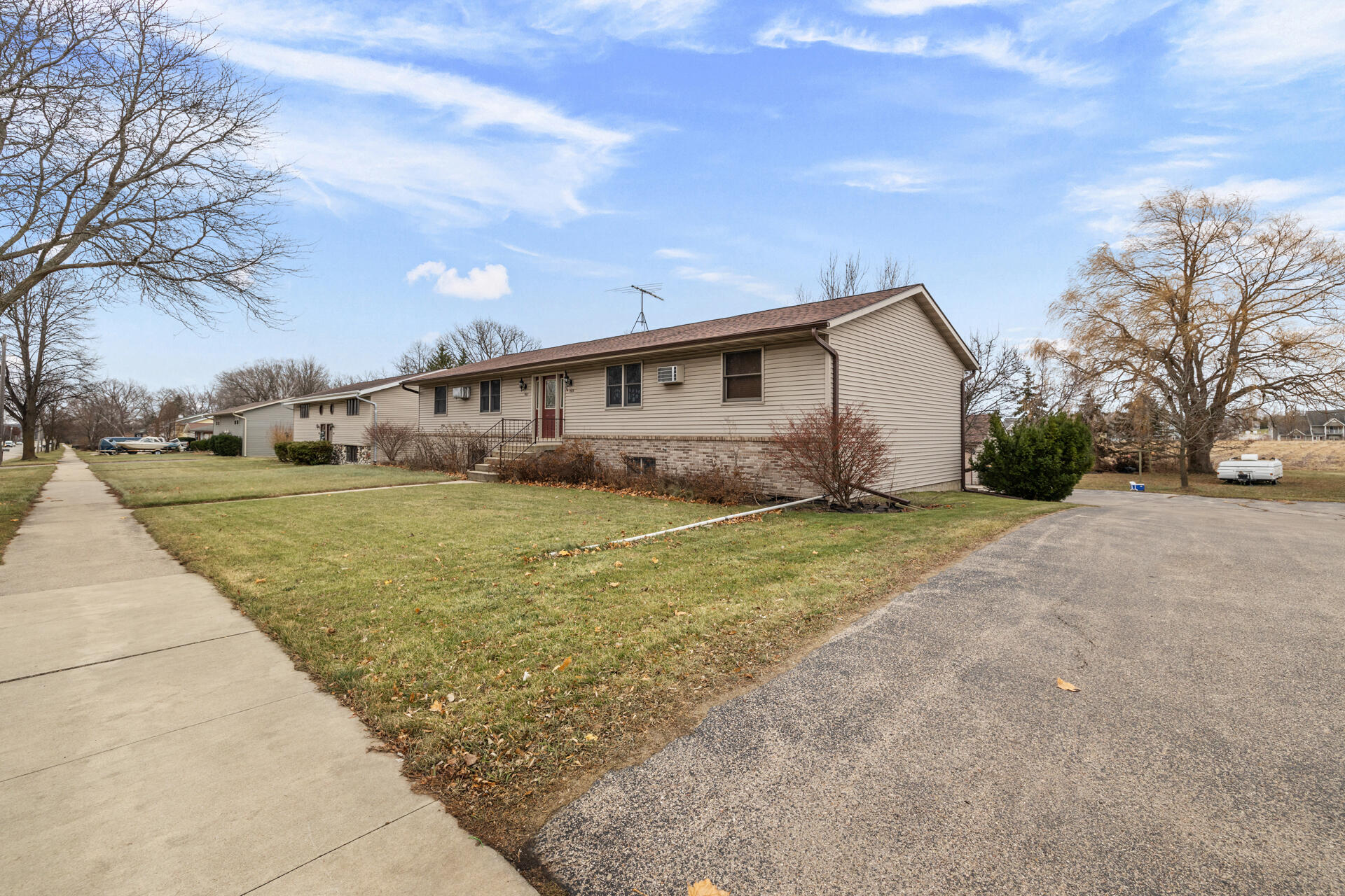 Property Photo: 167 W Paradise Dr WI 53095