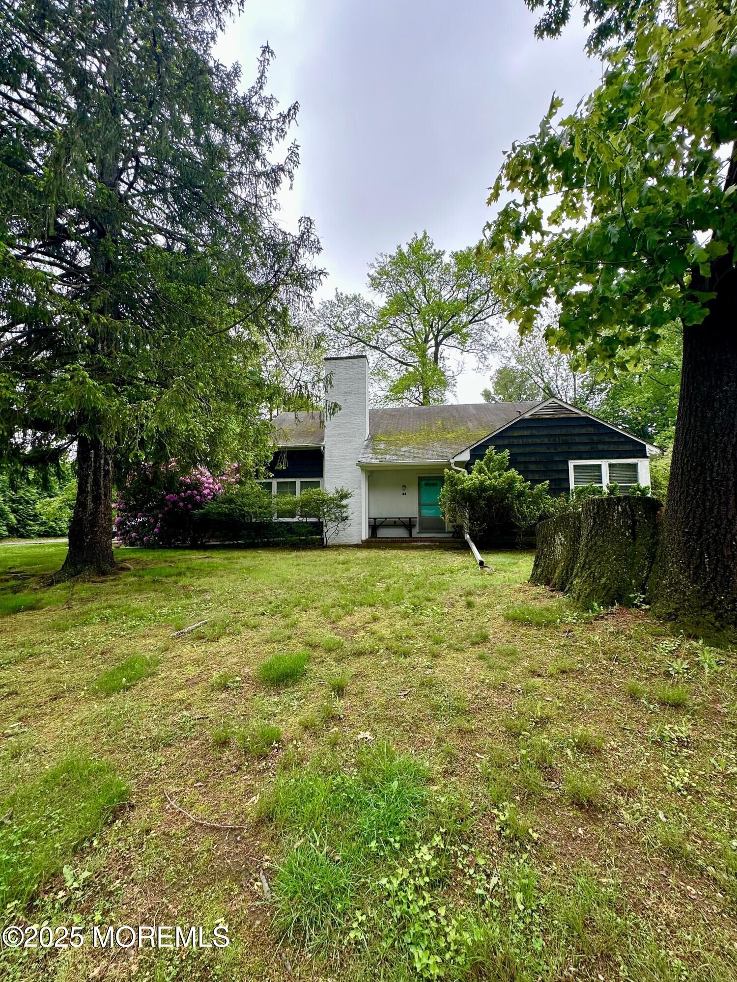 Property Photo:  33 Lawrence Brook Drive  NJ 08816 