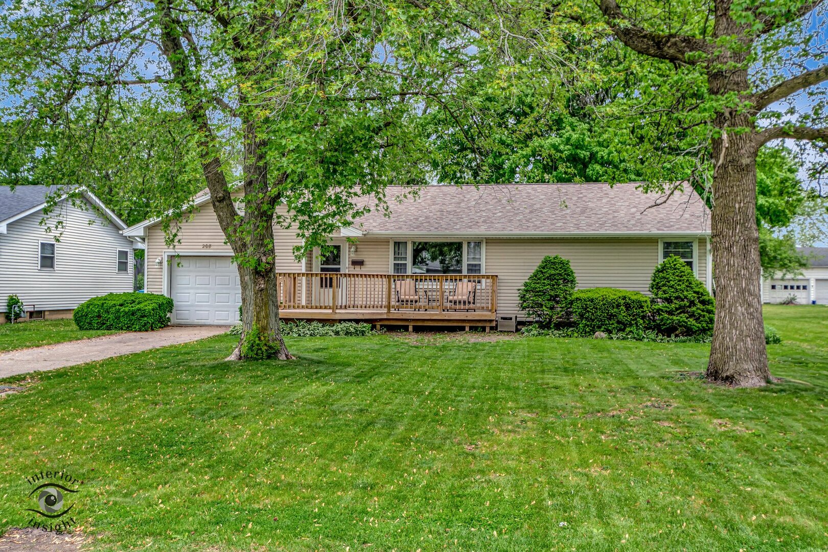 Property Photo: 208 Park Lane Drive IL 60940