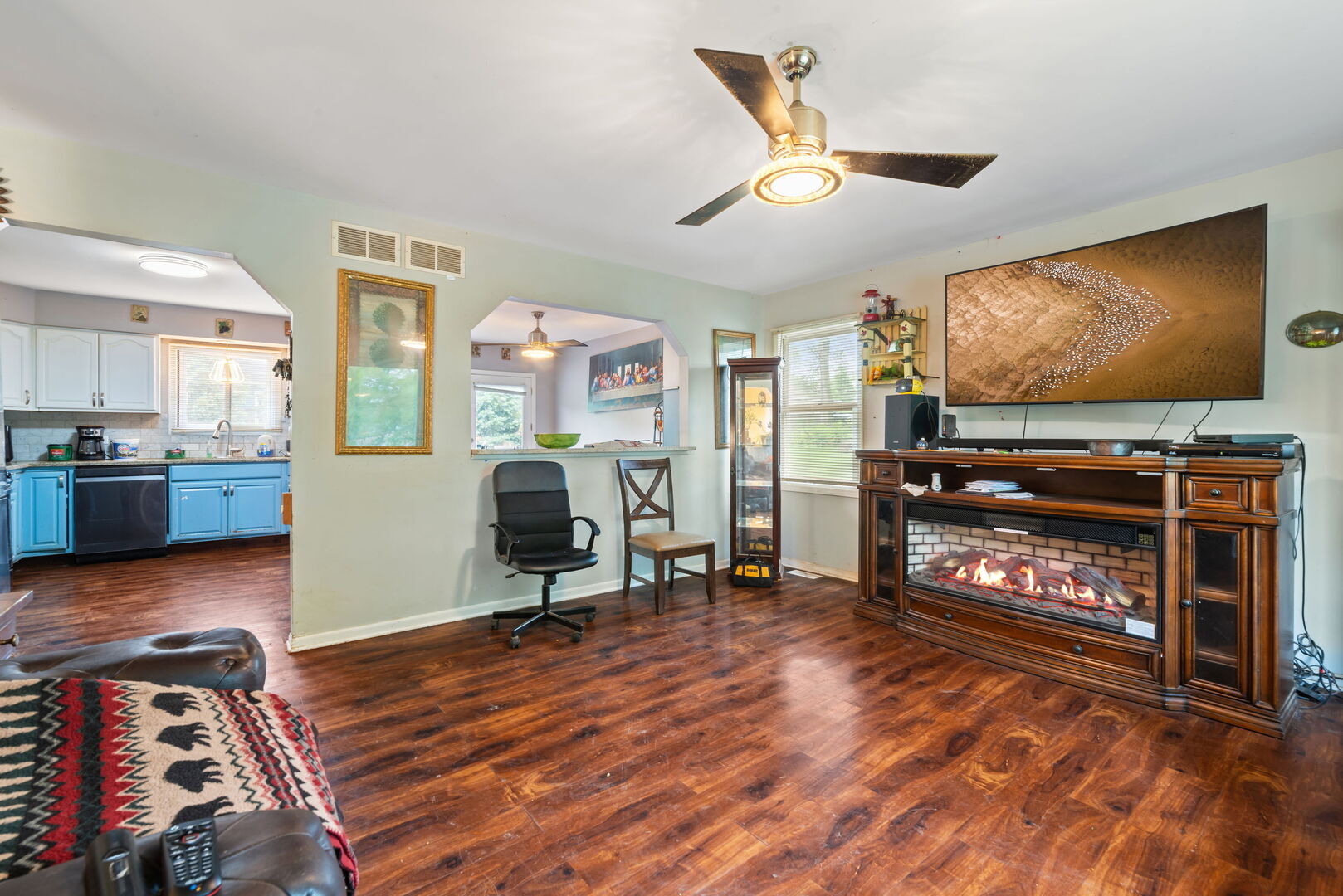 Property Photo: 411 N Crestwood Avenue IL 60051