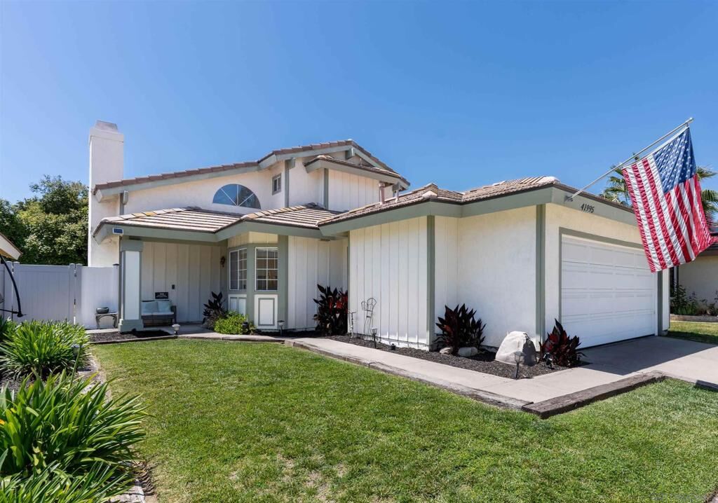 Property Photo: 41995 Teatree Ct CA 92591
