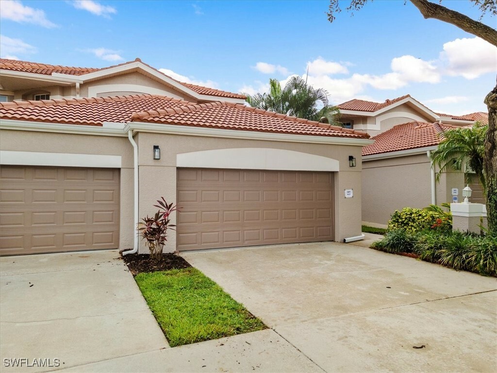 Property Photo: 2005 Crestview Way 18B FL 34119