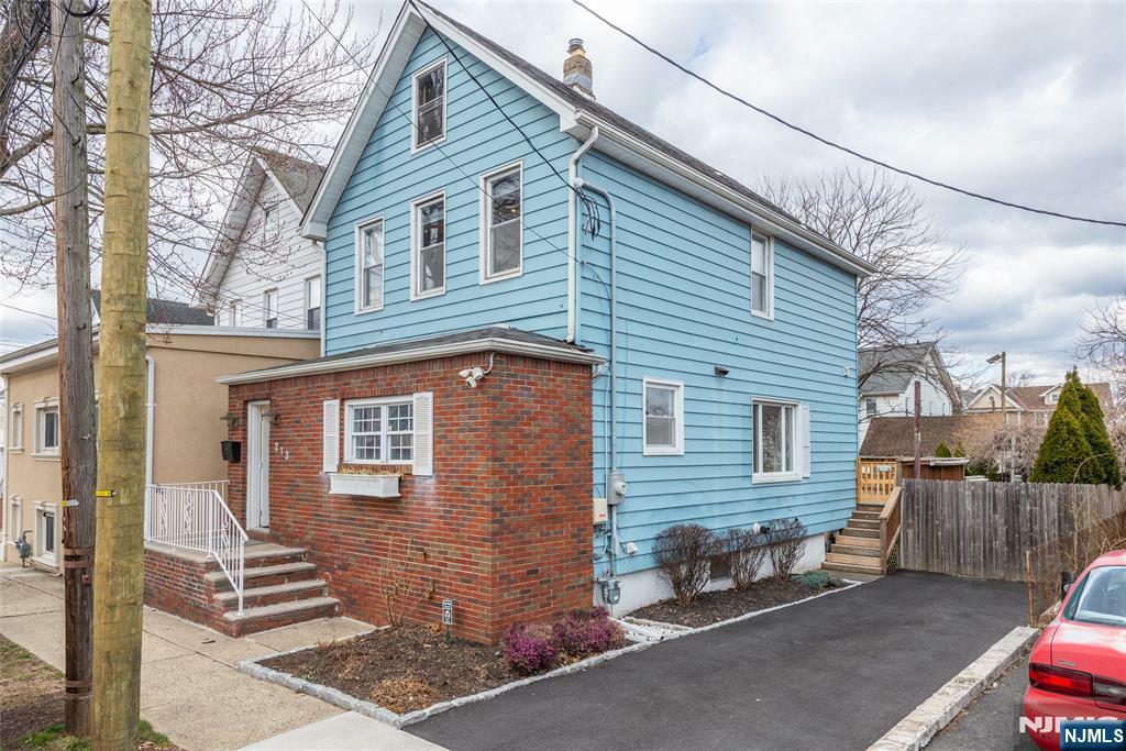 213 Summit Avenue  Lyndhurst NJ 07071 photo
