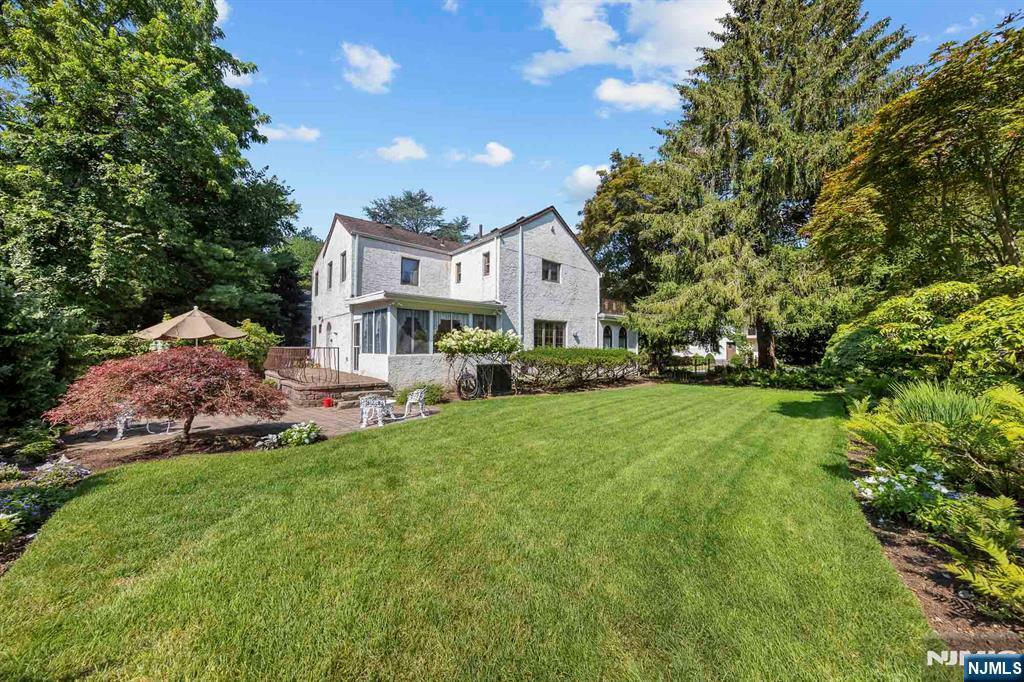 Property Photo: 6 Isabella Way NJ 07627