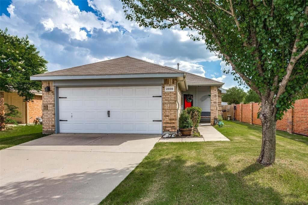 Property Photo: 2800 Coyote Ridge Drive TX 76244