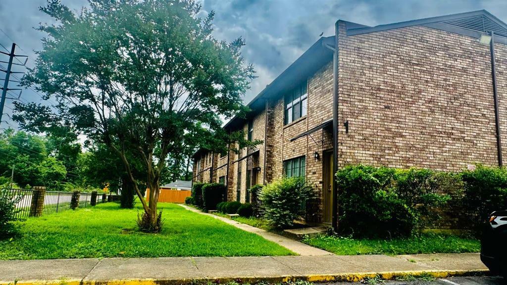 Property Photo: 1820 E Kings Highway 13 LA 71105