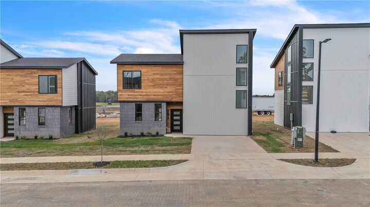 Property Photo: 2604 W Bonnie Lane AR 72758