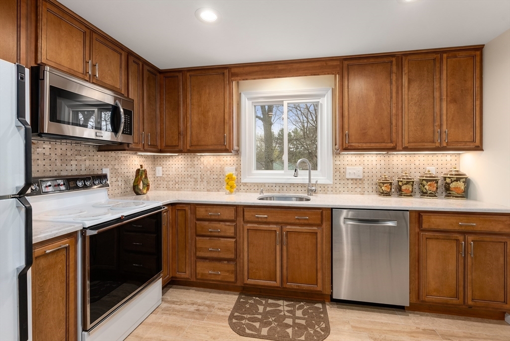 Property Photo:  15 Kenda Road  MA 01545 