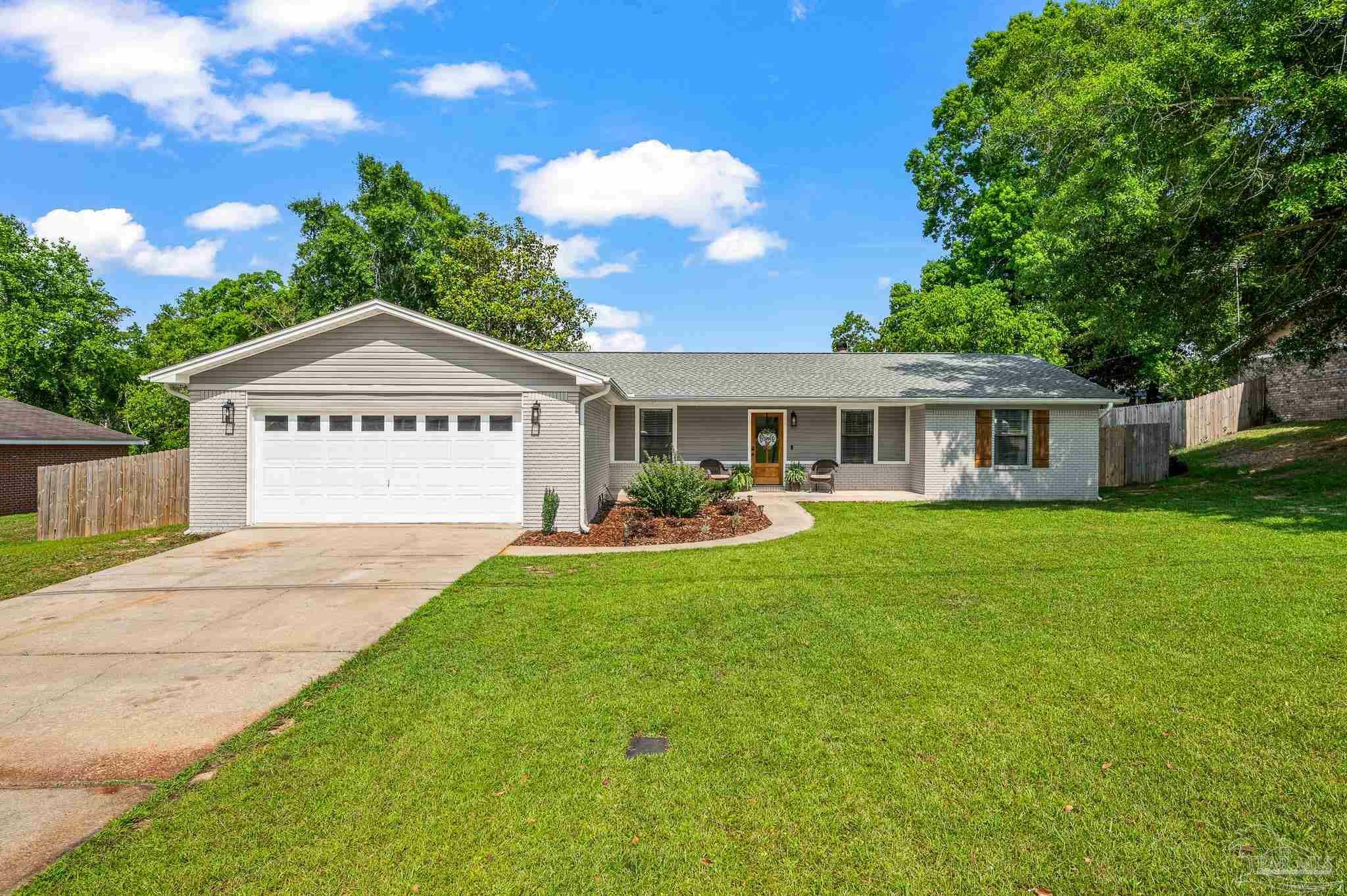 Property Photo: 4684 Evelyn St FL 32571