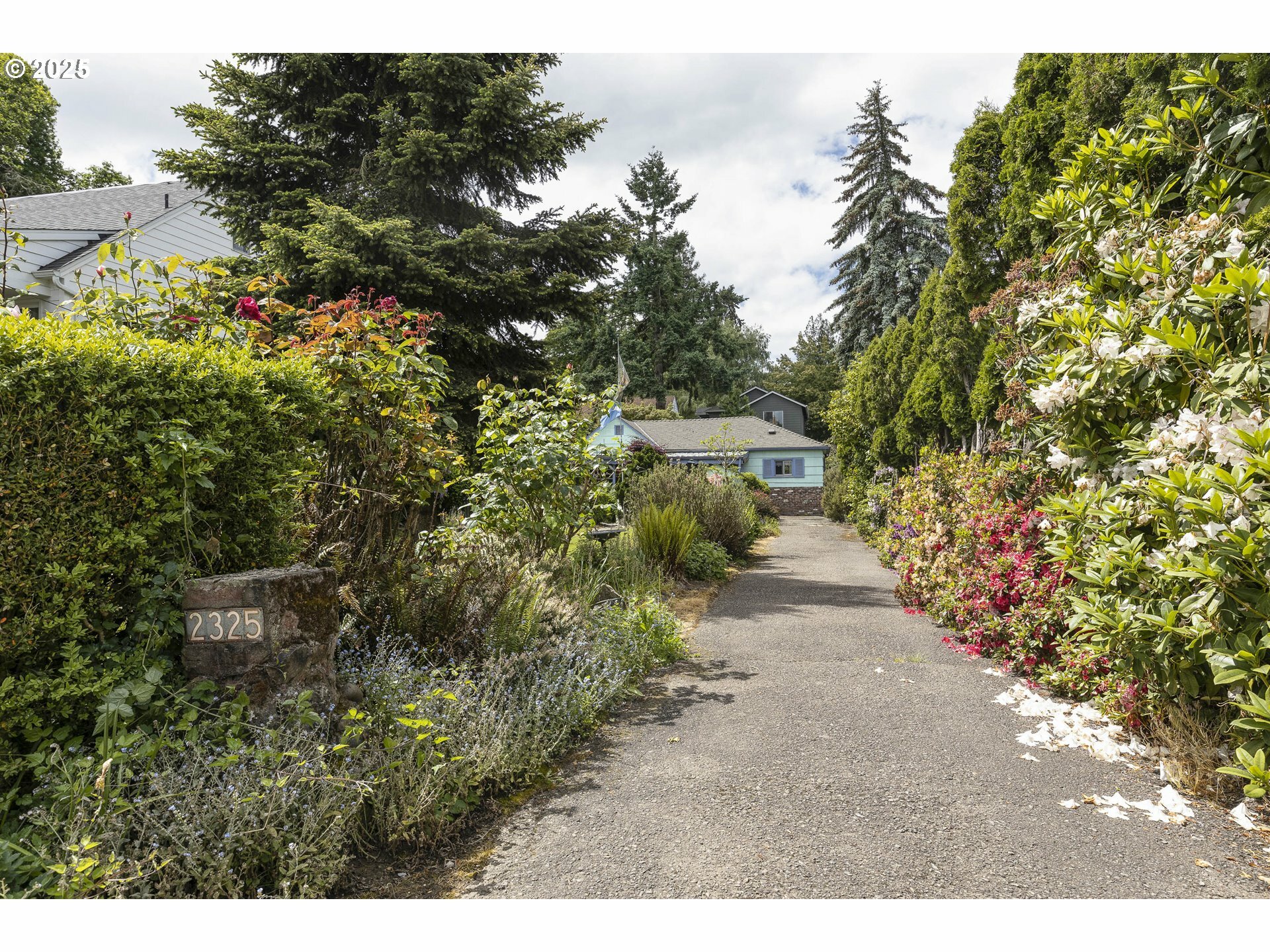Property Photo: 2325 SE Cottage St OR 97301