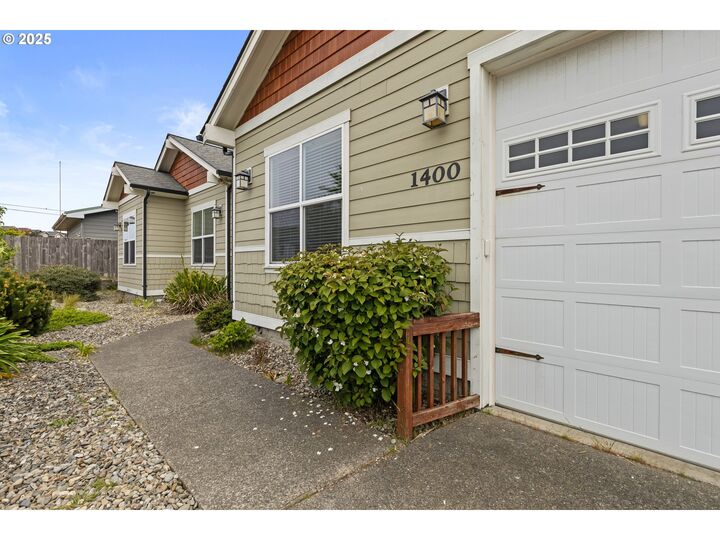 Property Photo:  1400 Holloway Mews  OR 97420 