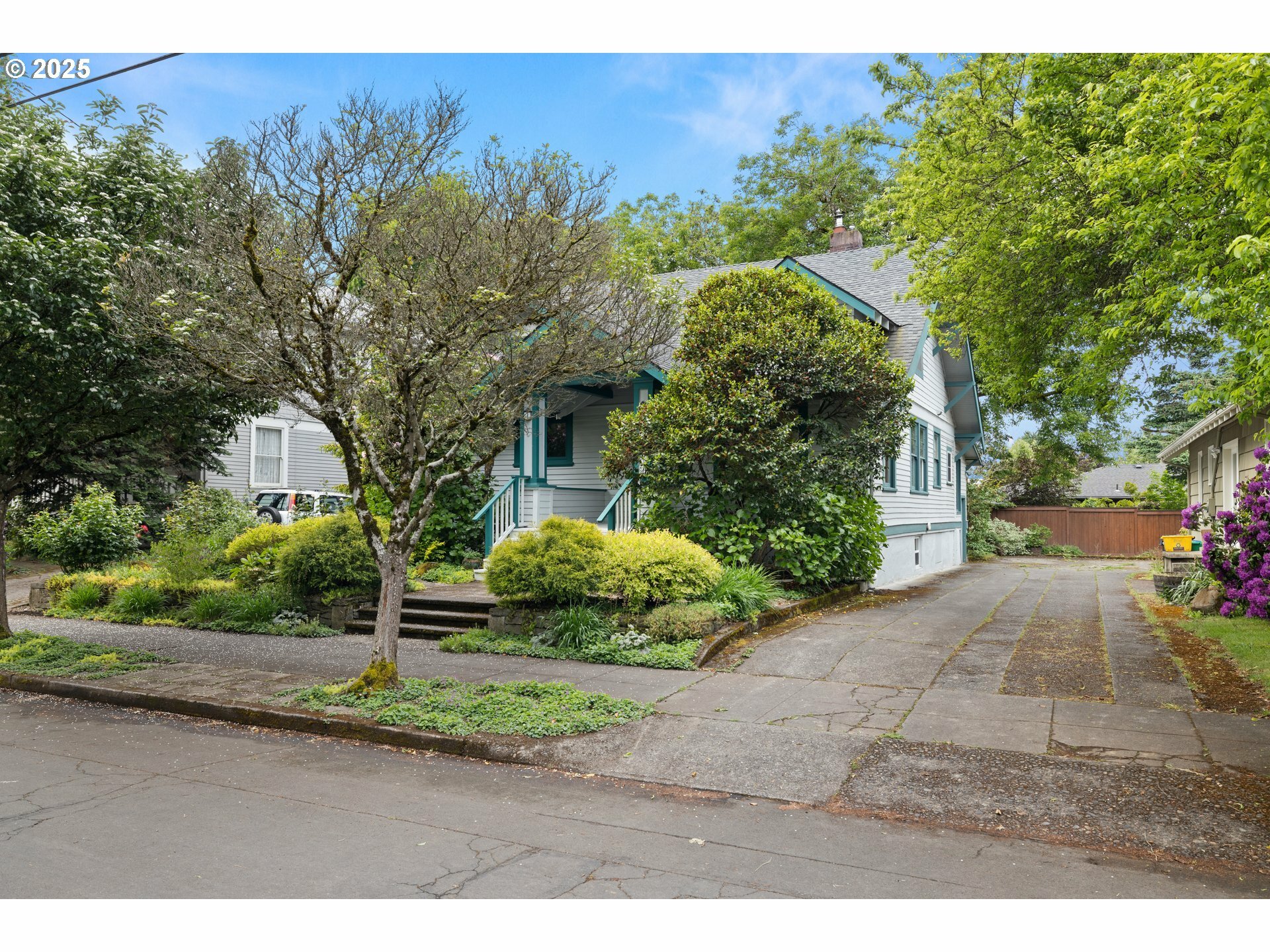 Property Photo: 4619 SE 44th Ave OR 97206