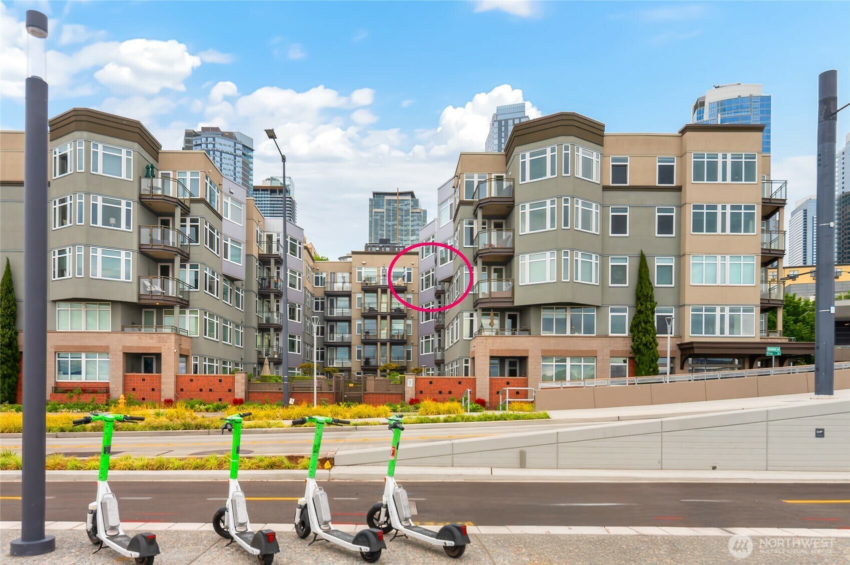 Property Photo: 1900 Alaskan Way 404 WA 98101