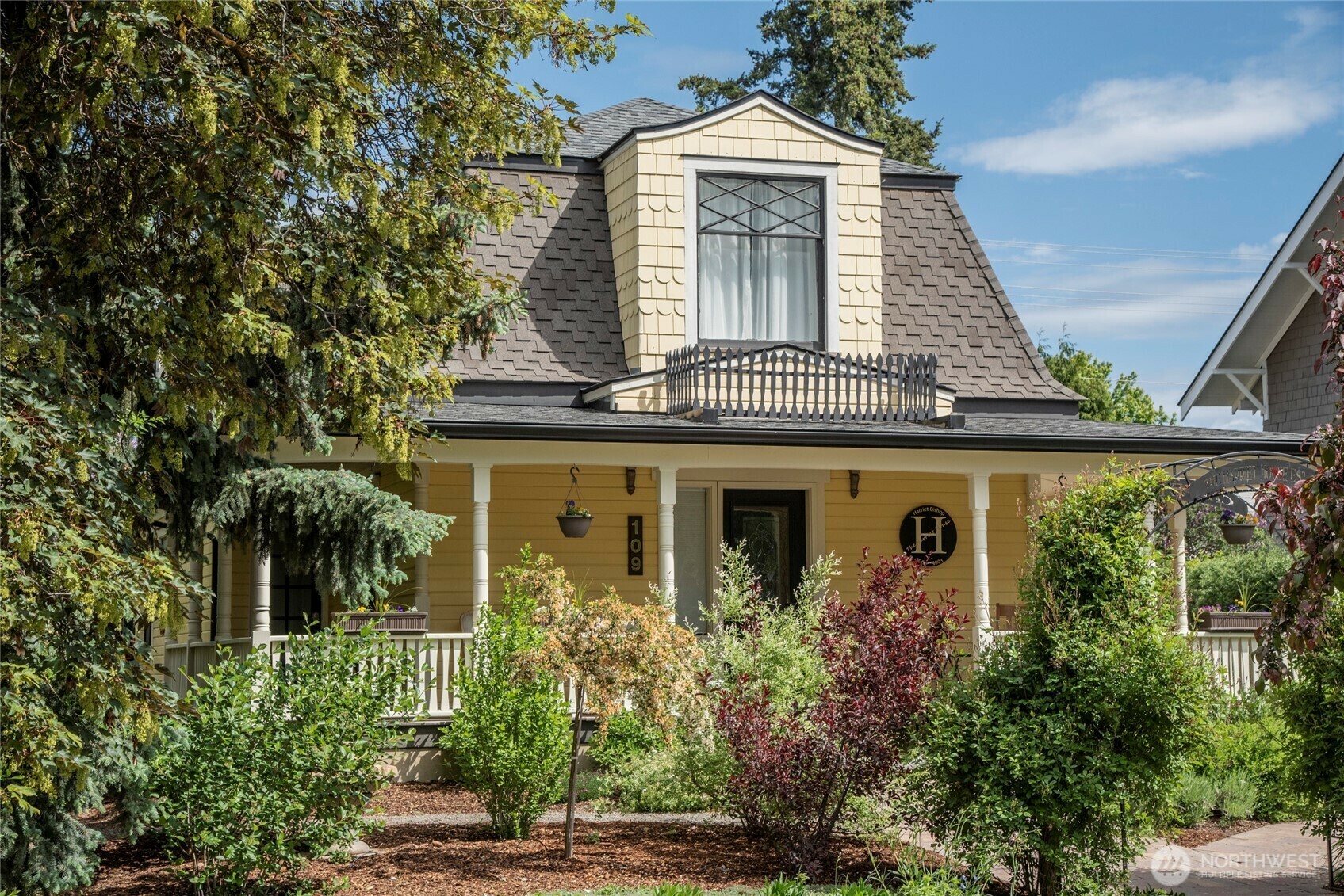 Property Photo: 109 E 10th Avenue WA 98926