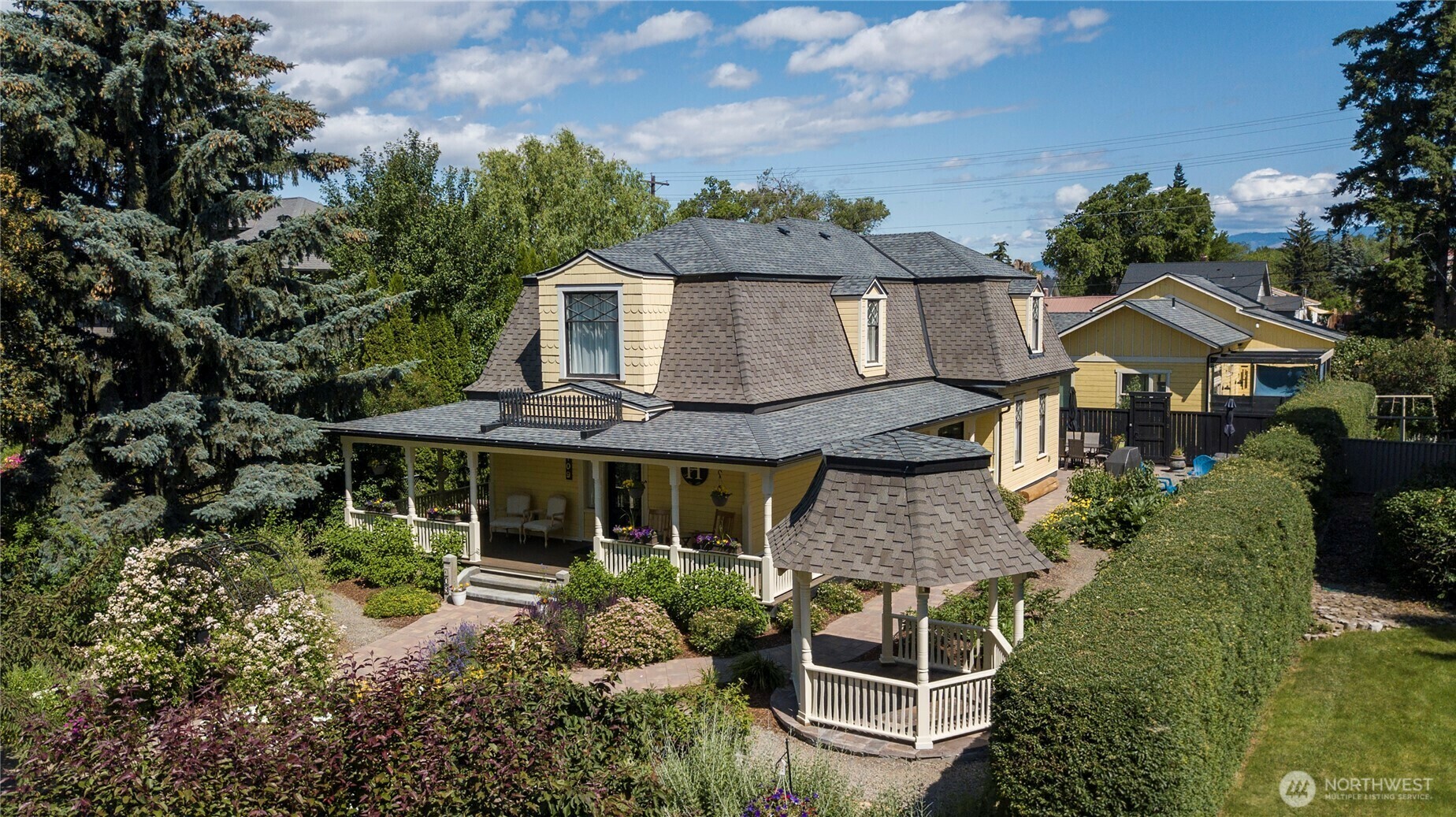 Property Photo: 109 E 10th Avenue WA 98926