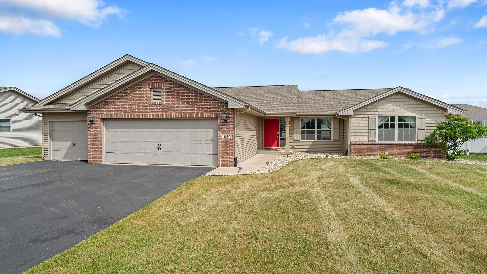 Property Photo: 4630 Glen Echo Way IL 61072