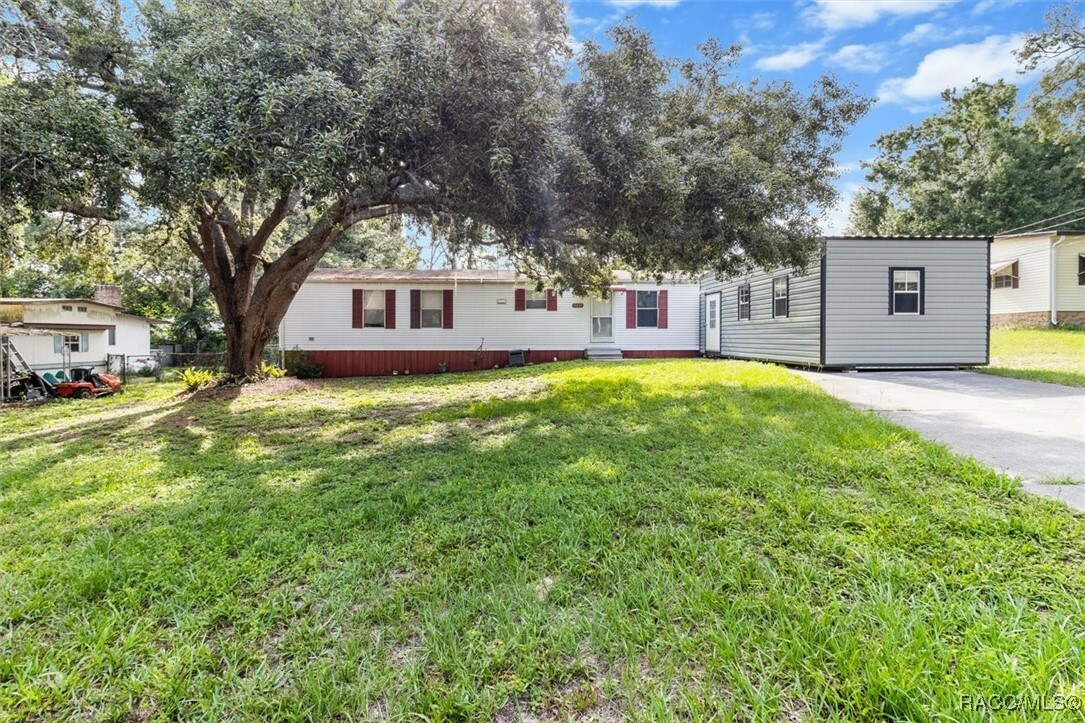 Property Photo: 8431 S Lake Consuella Drive FL 34436