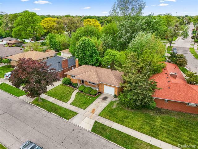 Property Photo: 16183 Veronica Avenue MI 48021