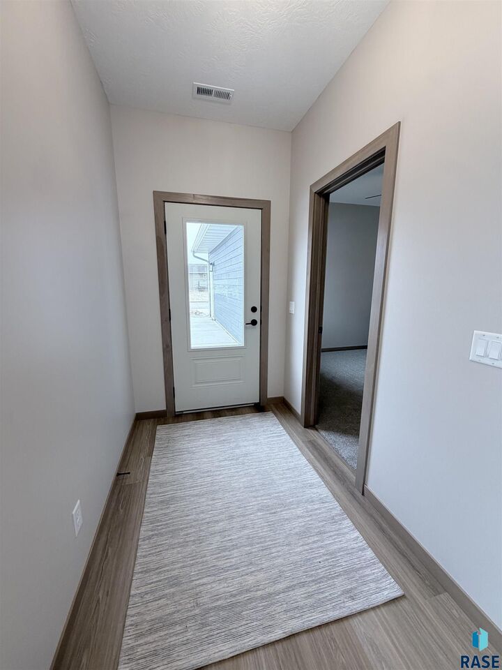 Property Photo:  1002 S 6th Ave  IA 51246 