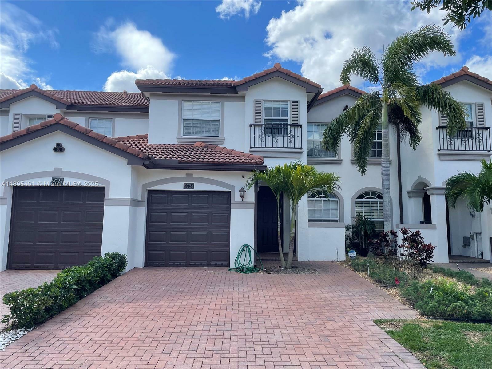 Property Photo: 9724 Darlington Pl FL 33328