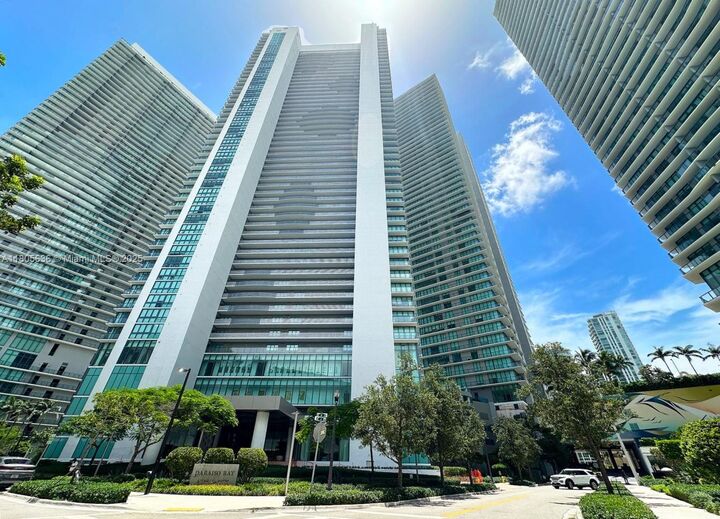 Property Photo: 650 NE 32nd St 4201 FL 33137