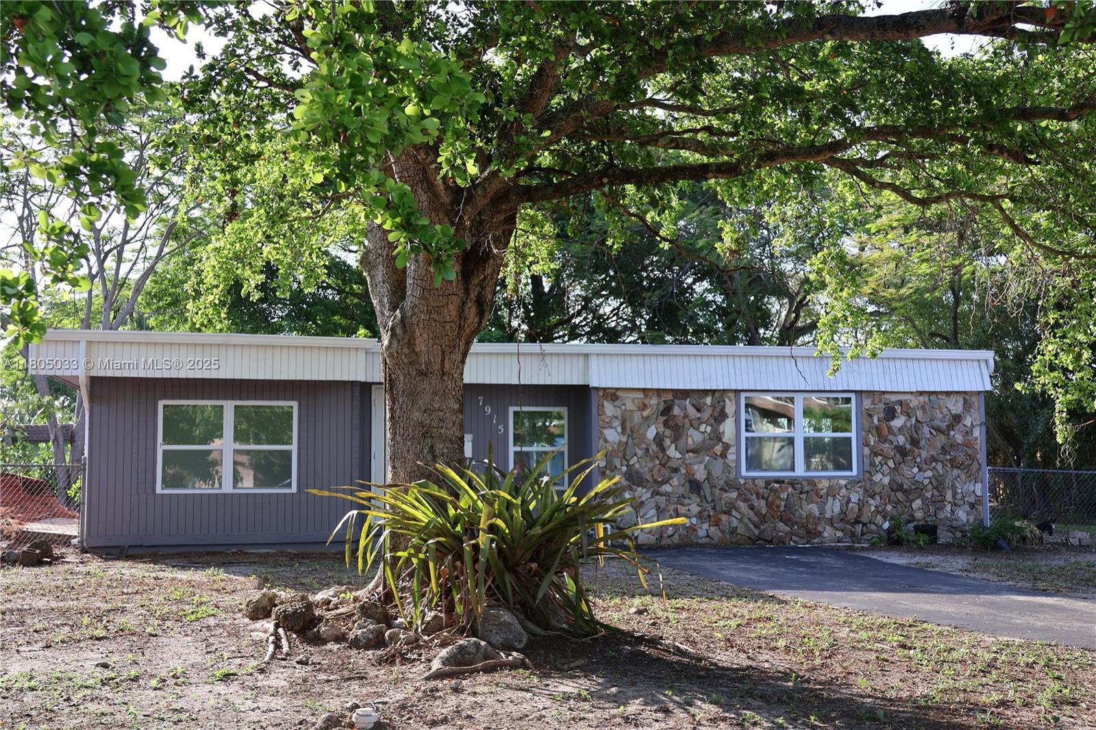 Property Photo: 7915 NW 73rd Ave FL 33321