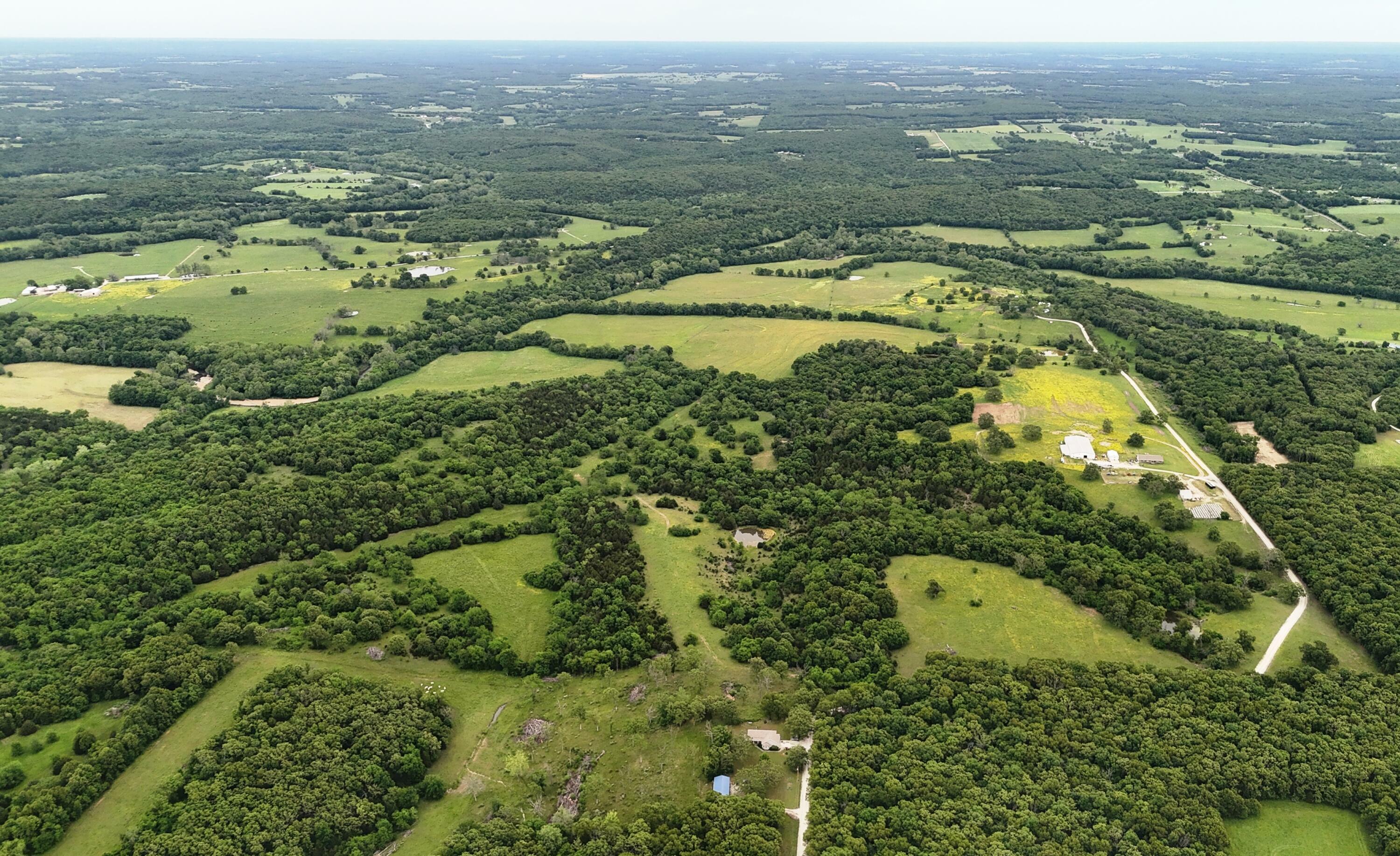 Property Photo: 1898 E 332nd Road MO 65727