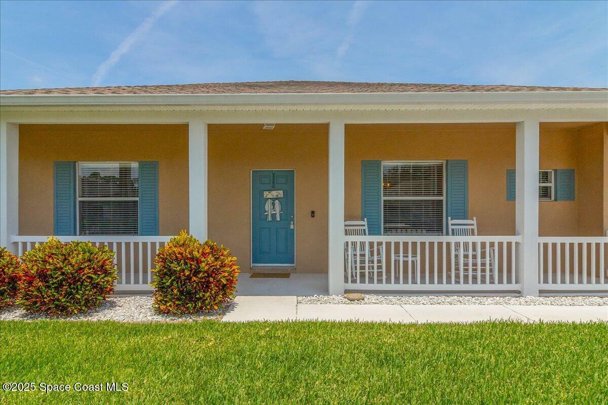 Property Photo:  5290 Cinnamon Fern Boulevard  FL 32927 