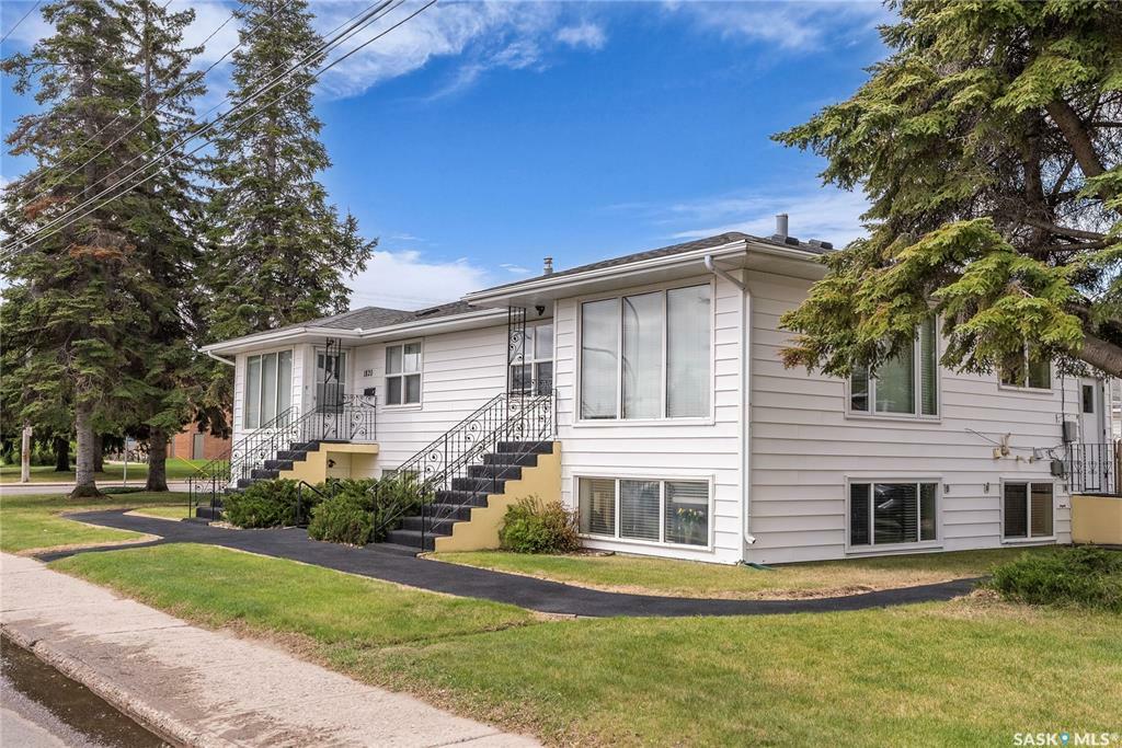 Photo de la propriété: 1818-1820 Clarence Avenue S SK S7H 2G1