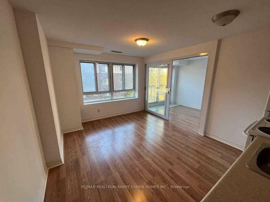 Property Photo:  15 Maplewood Avenue 204  ON M6C 4B4 