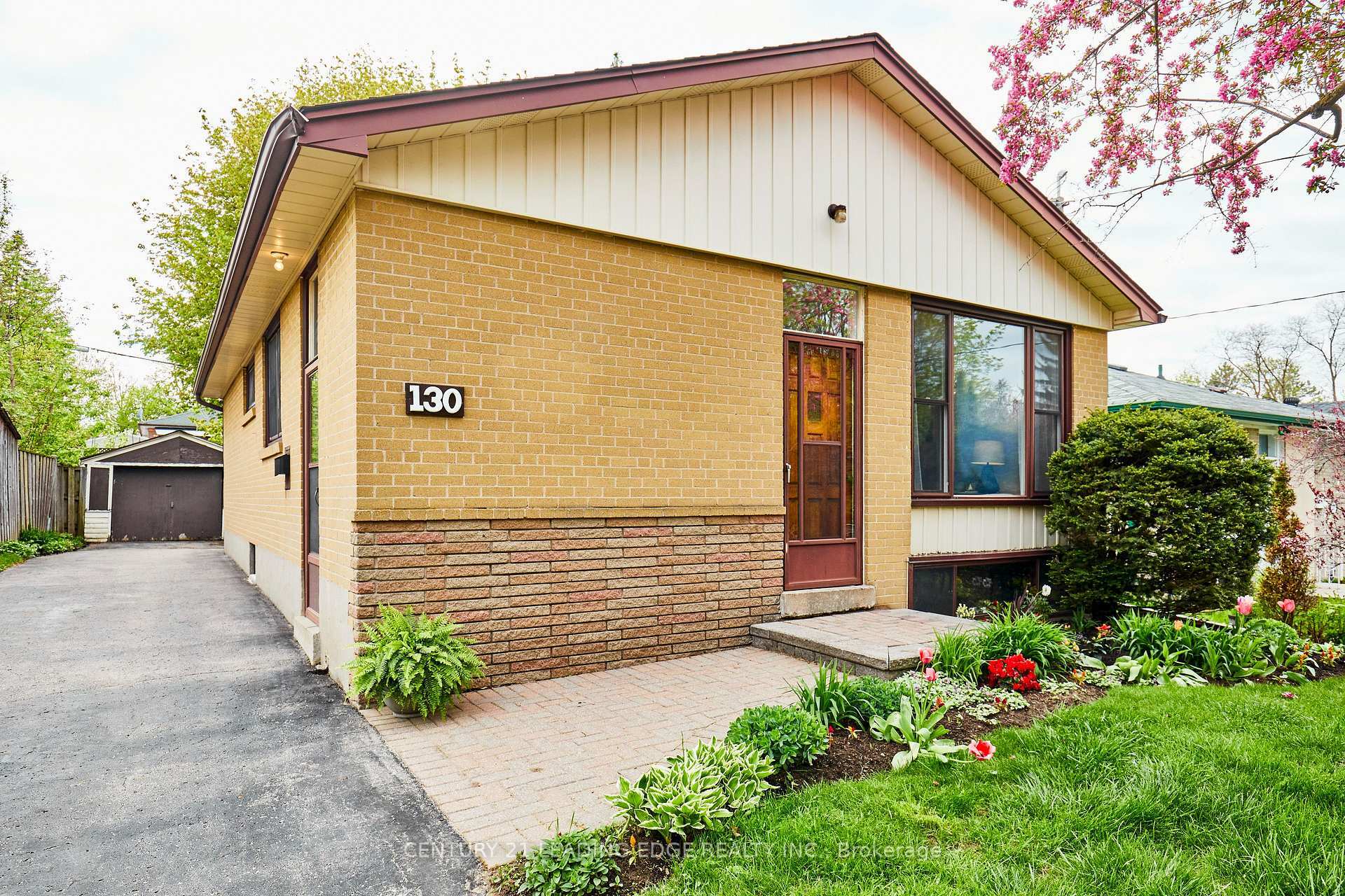 Photo de la propriété: 130 Porchester Drive ON M1J 2R7