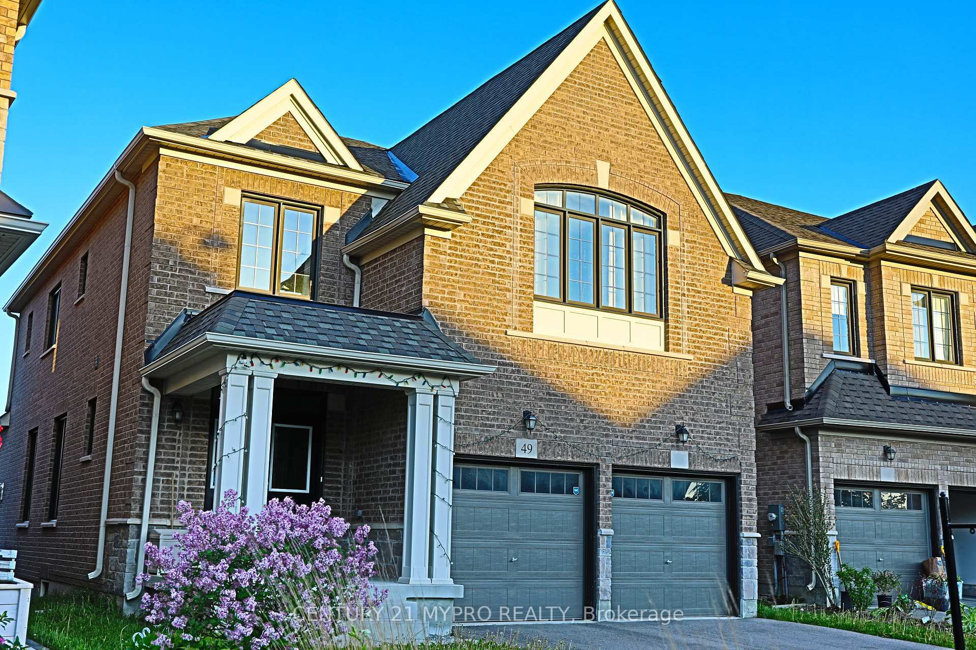 Photo de la propriété: 49 Pear Blossom Way ON L9N 1R8