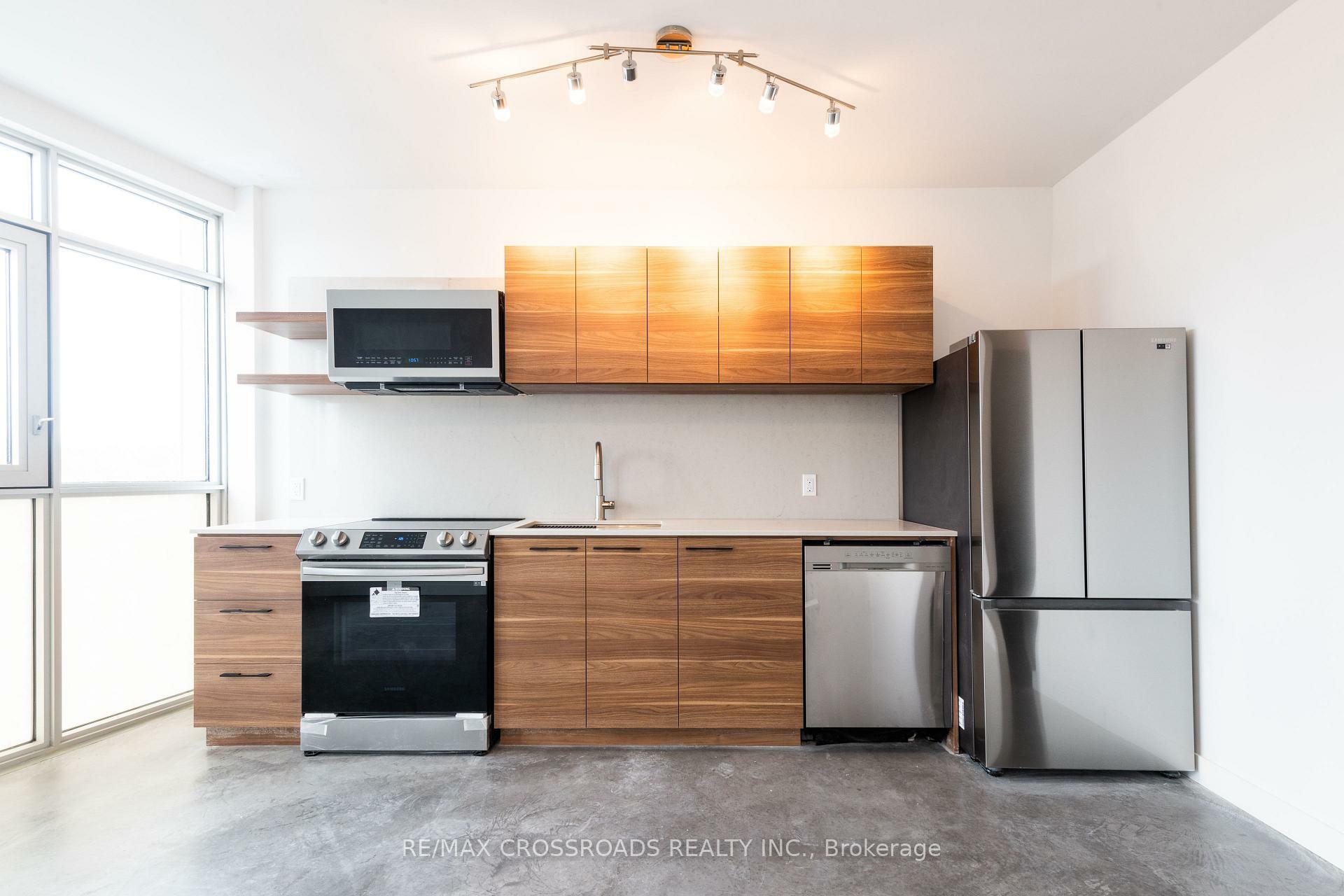 Photo de la propriété: 3333 Dundas Street W ON M6P 2A6