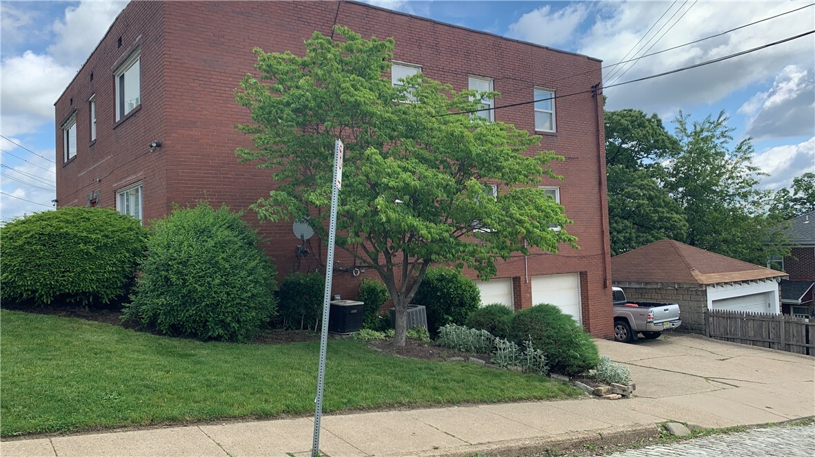 Property Photo:  2237 Broadway Ave  PA 15216 