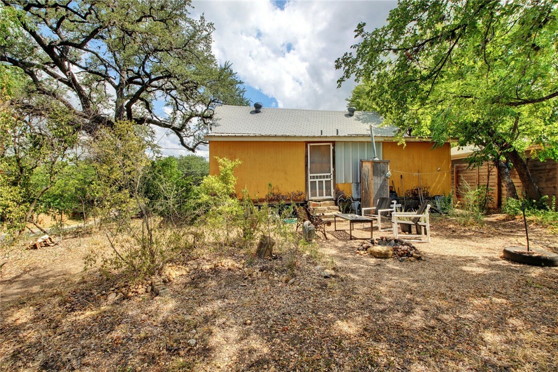 Property Photo: 1001 Catalpa Street TX 78702