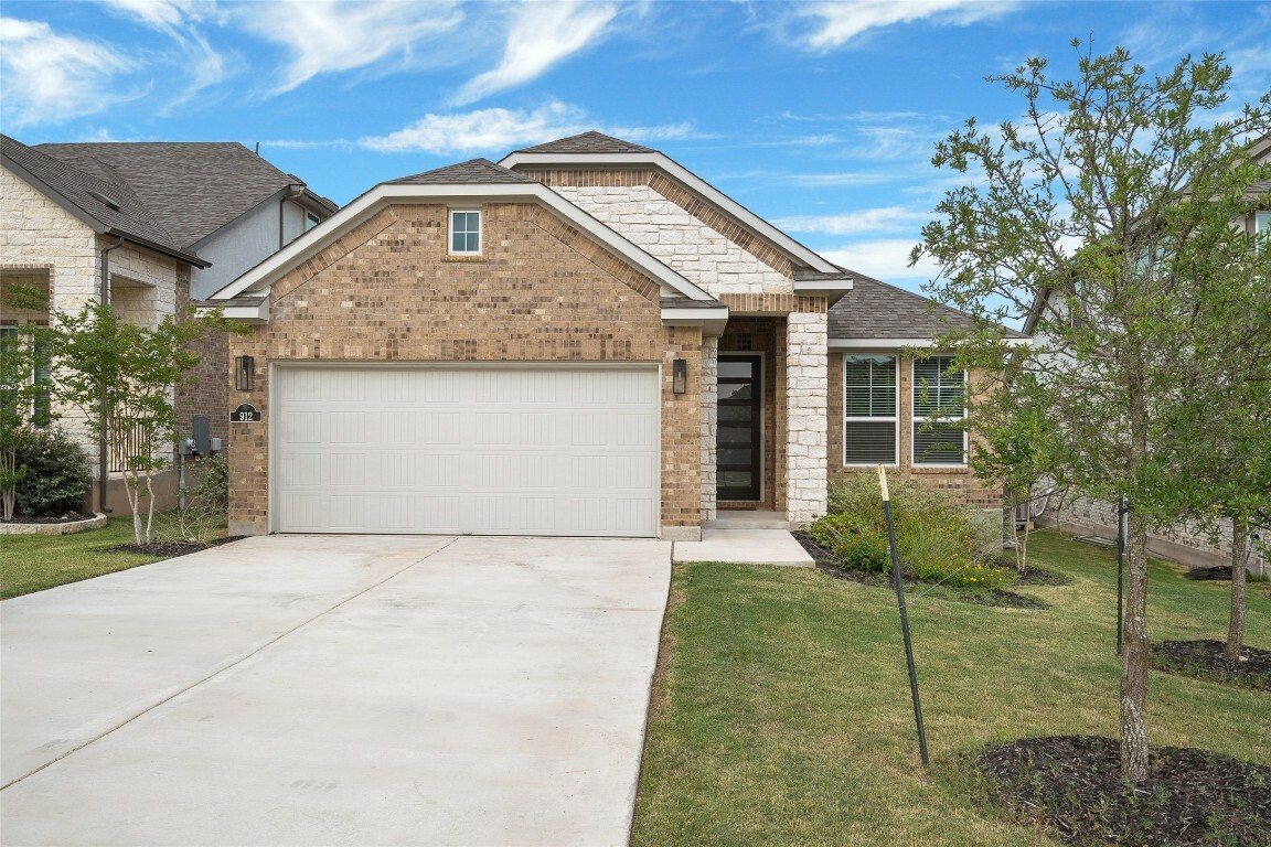 Property Photo:  912 Leaning Oak Lane  TX 78628 