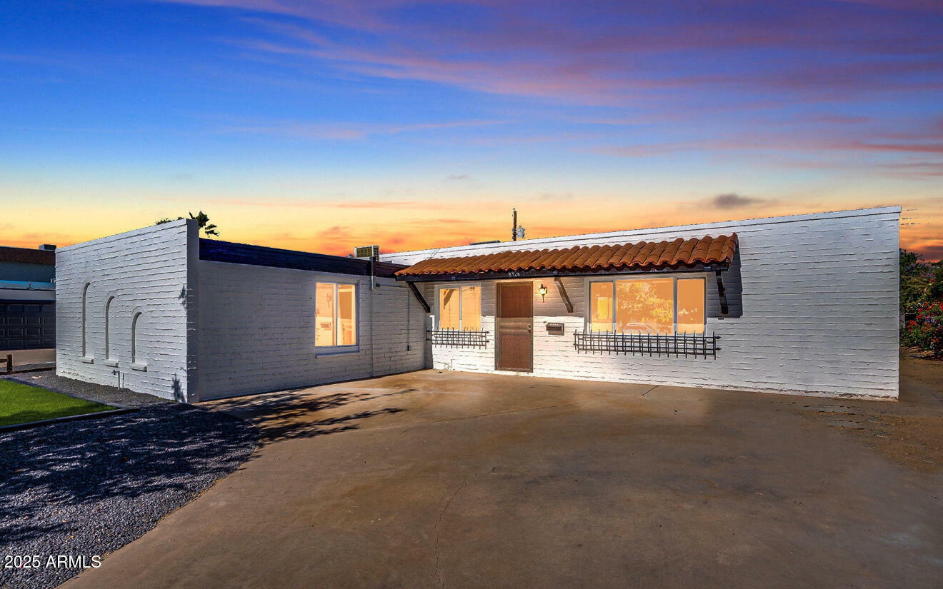 8326 E Crestwood Way  Scottsdale AZ 85250 photo