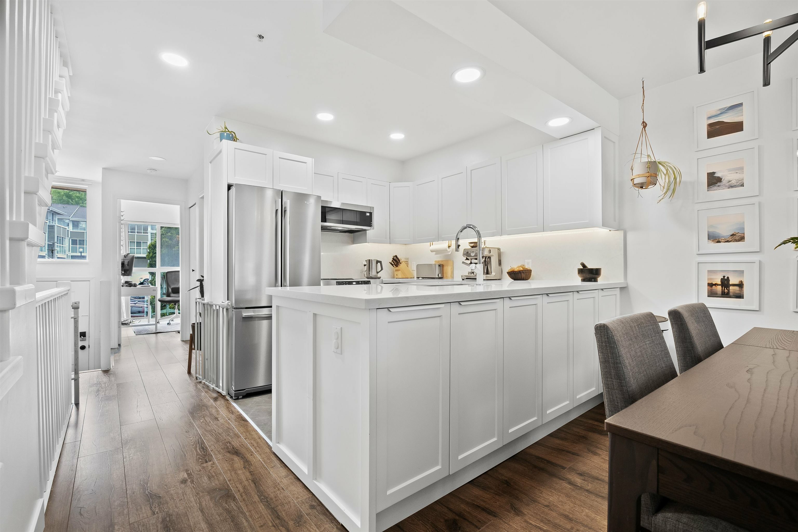 Photo de la propriété: 3372 Cobblestone Avenue BC V5S 4S4