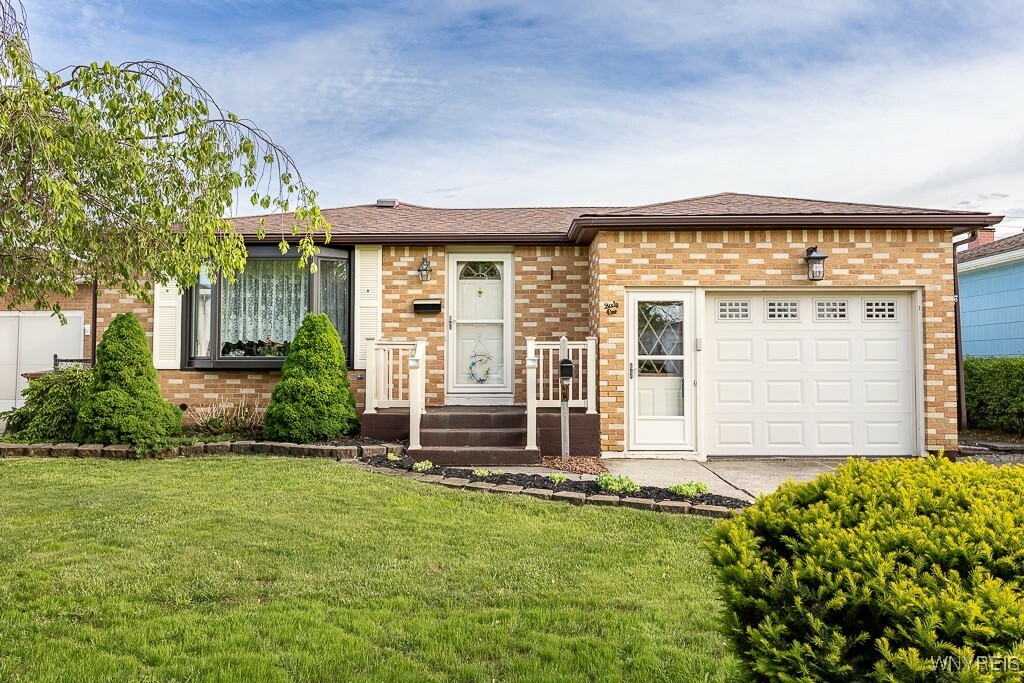 Property Photo: 61 Cheekwood Drive NY 14227