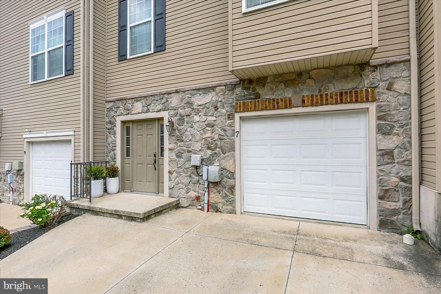 Property Photo: 7 Indiana Circle PA 17043