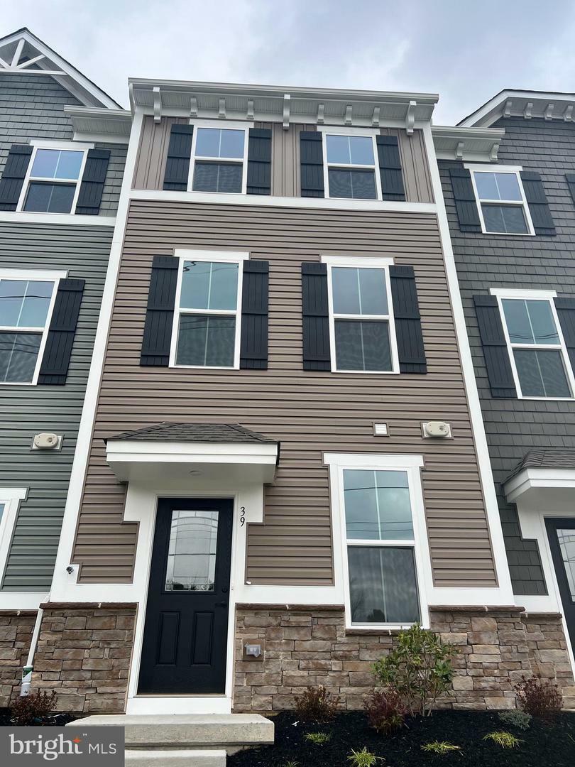 Property Photo:  39 Sidney Ln  NJ 08084 