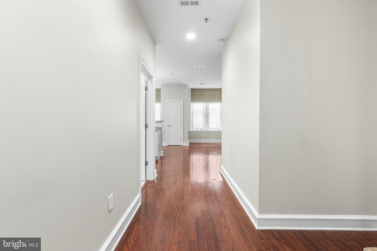 Property Photo: 1811 Chestnut Street 104 PA 19103