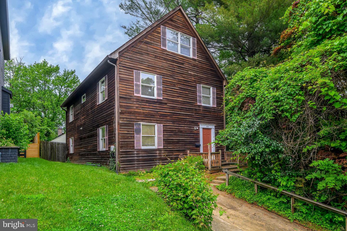Property Photo: 5151 19th Road N VA 22207